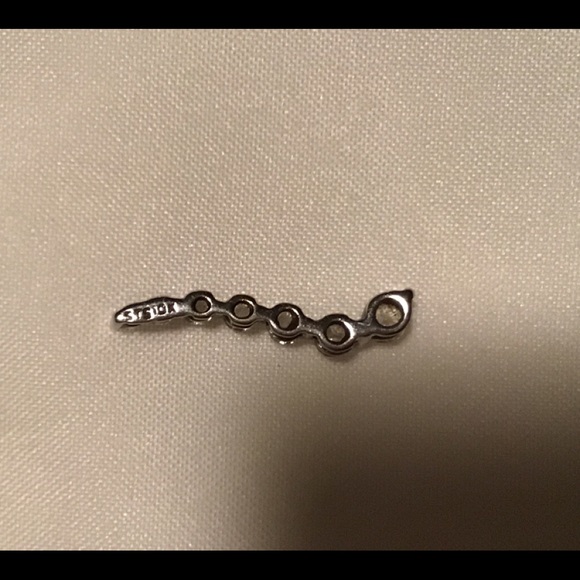 10k 7 DIAMOND JOURNEY PENDANT - Picture 4 of 7